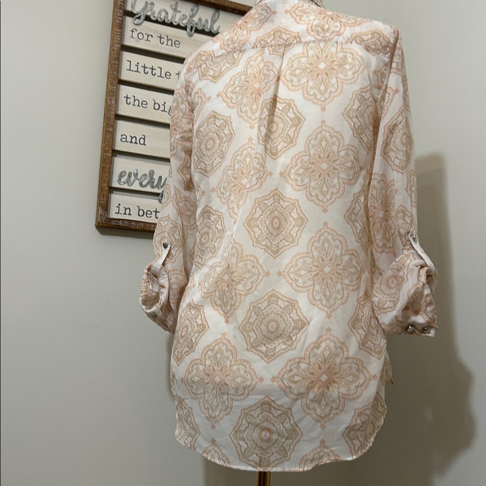 WHBM Medallion Print Sheer 1/2 Button Blouse Collared Light & Airy Size 6 - Picture 7 of 12